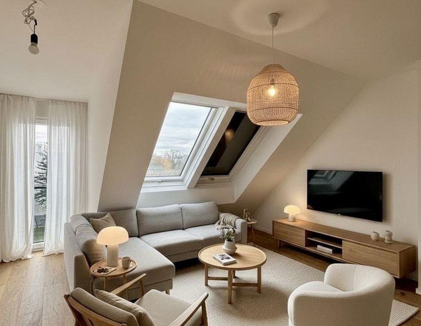 Helle 2-Zimmer Wohnung mit Grunblick in Ruhelage! BK, WW & HK inklusive!