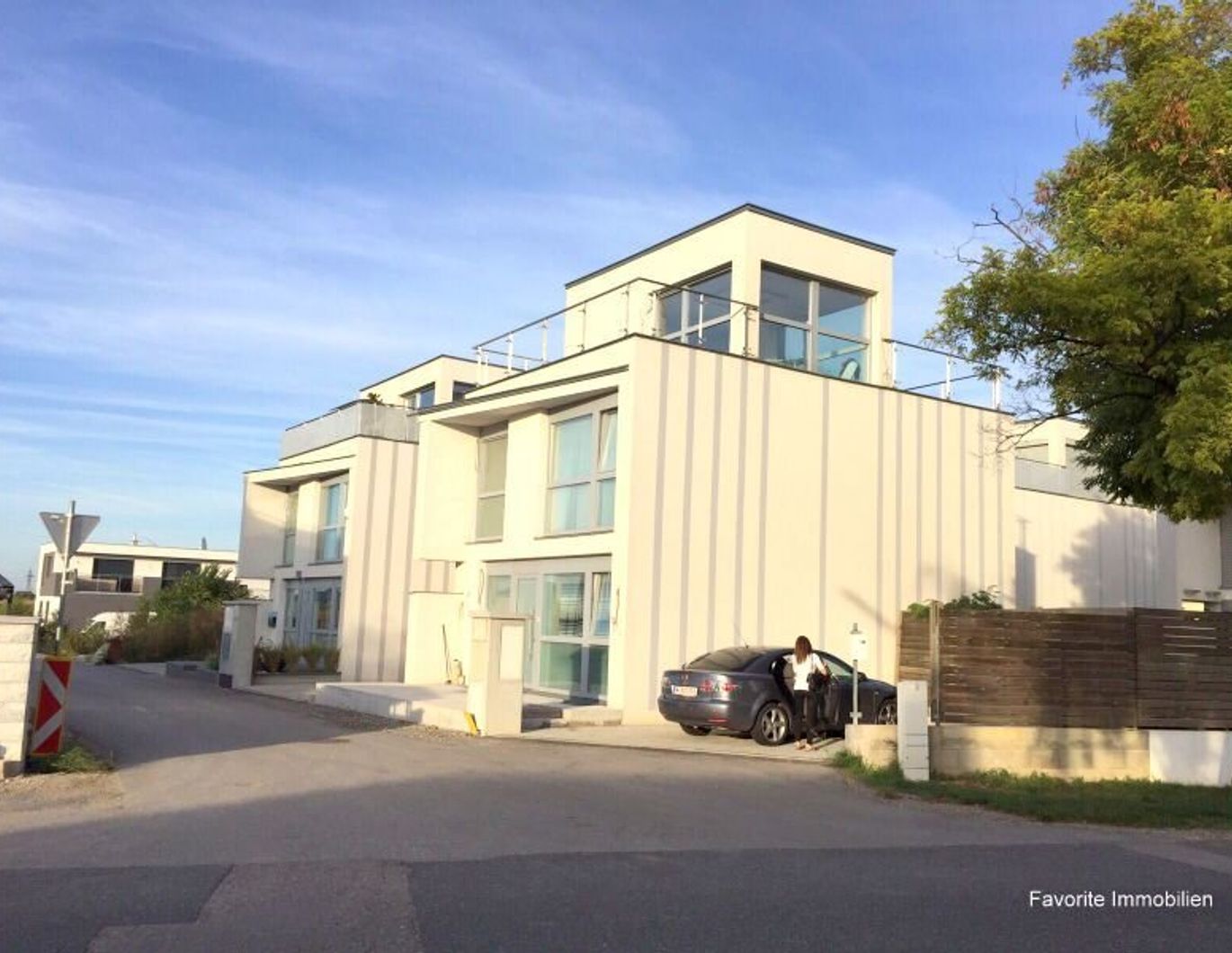 Leopoldsdorf bei Wien - Einfamilienhaus mit viel Platz, 5 Zimmer, Garten, Poolanschluss, 4 Parkplätze!