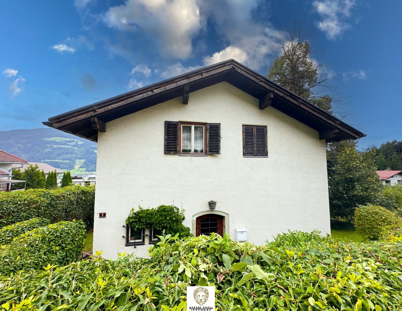 Charmantes Wohnhaus mit großem Garten und Entwicklungspotenzial