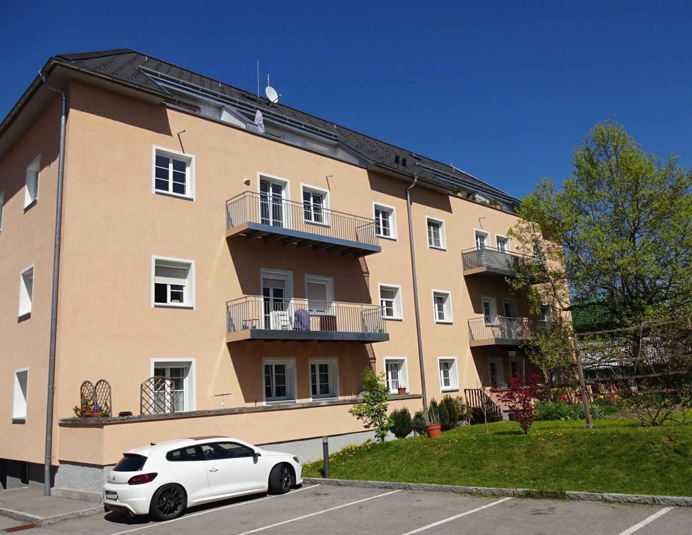 Großzügig und hell: 2-Zimmer-Maisonette-Wohnung in beliebter Wohngegend