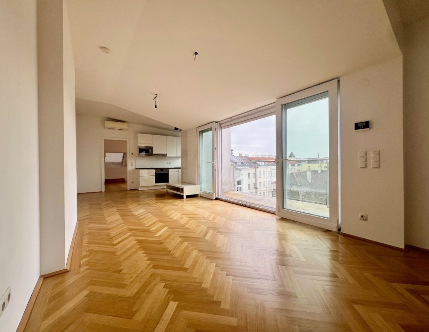 ++ NEU ++ HELLE ZWEI Zimmer mit TERRASSE - Altbau