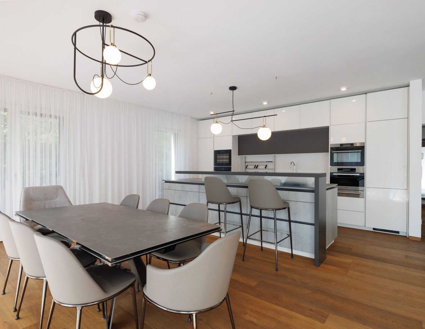 MÖBLIERTE GARTENWOHNUNG mit 300 m² Privatgarten in 1190 Wien + Pool und Fitnessraum