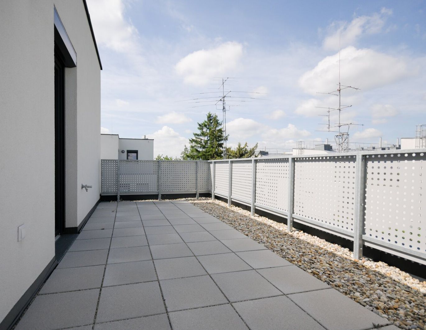 ERSTBEZUG: 2-ZIMMER DG-TRAUM MIT TERRASSE!