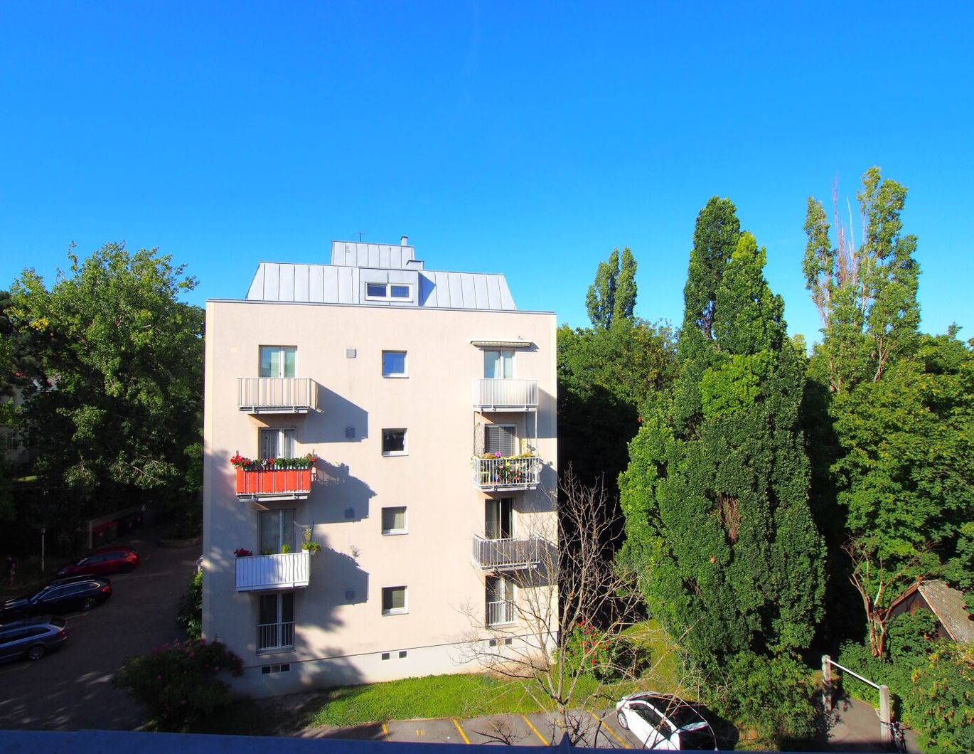 WILLKOMMEN IN UNTERSIEVERING! 3-Raum Wohnung mit Balkon und allerhand Potenzial!