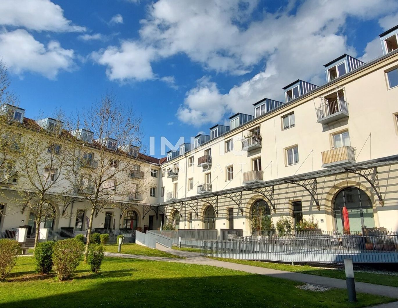 Elegante 3 Zimmer Maisonette mit Balkon in der Zollamtstraße 7 zu vermieten (inkl. Fernwärme-Akonto)