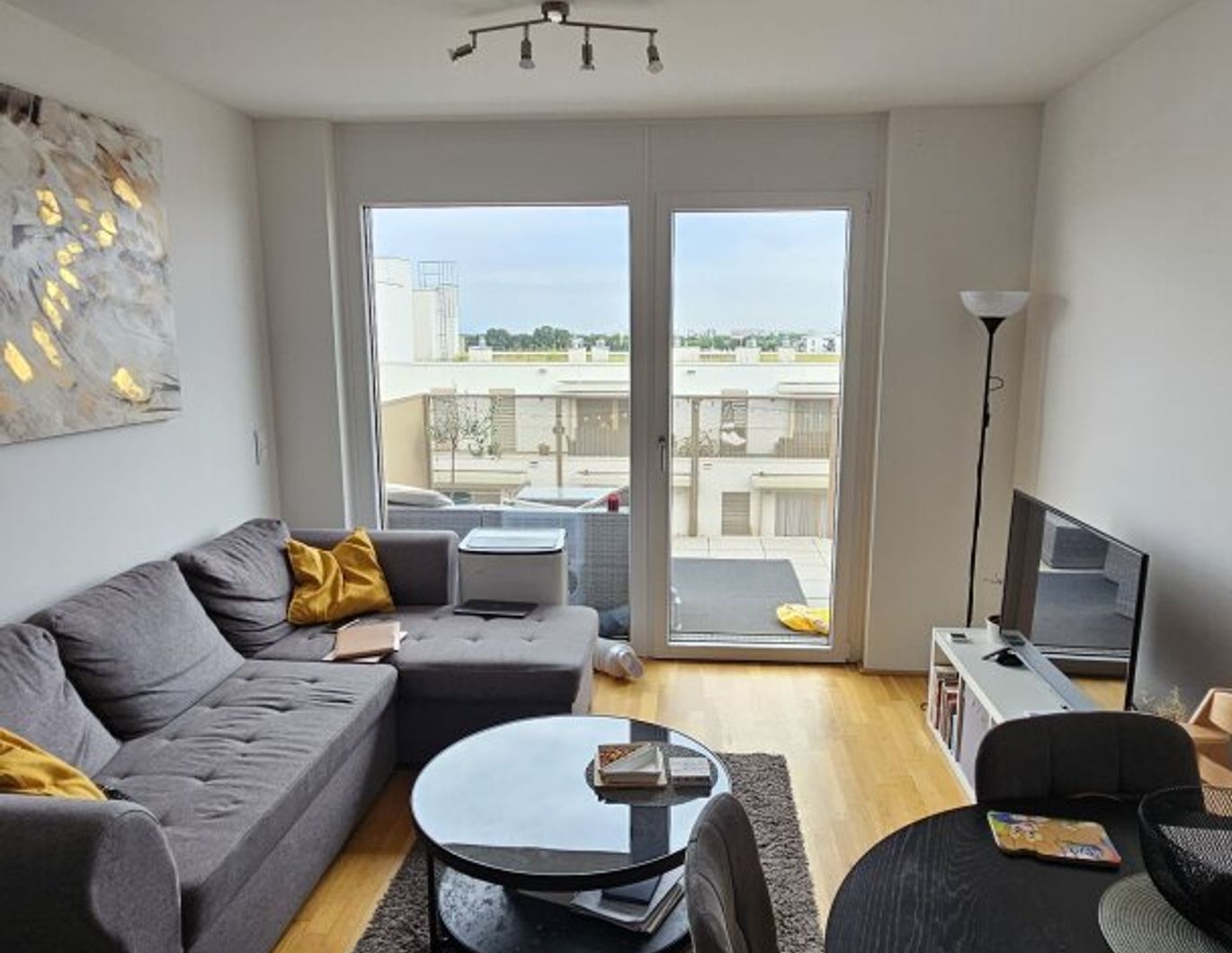 Ab November: Schöne 2-Zimmer-Wohnung mit Balkon nahe U1 Rennbahnweg