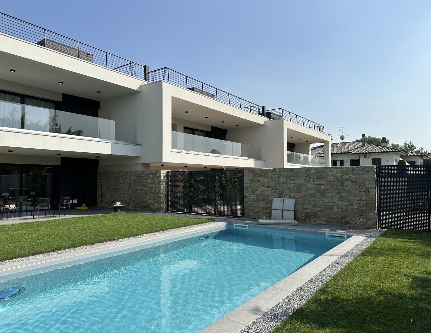 Villa in Pacengo mit Seeblick und Private Pool und Zugang am See