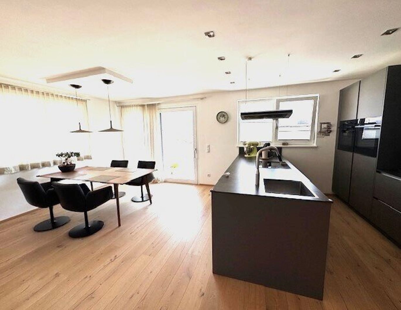 Moderne Dachgeschosswohnung mit sonniger Süd-Terrasse in Mils