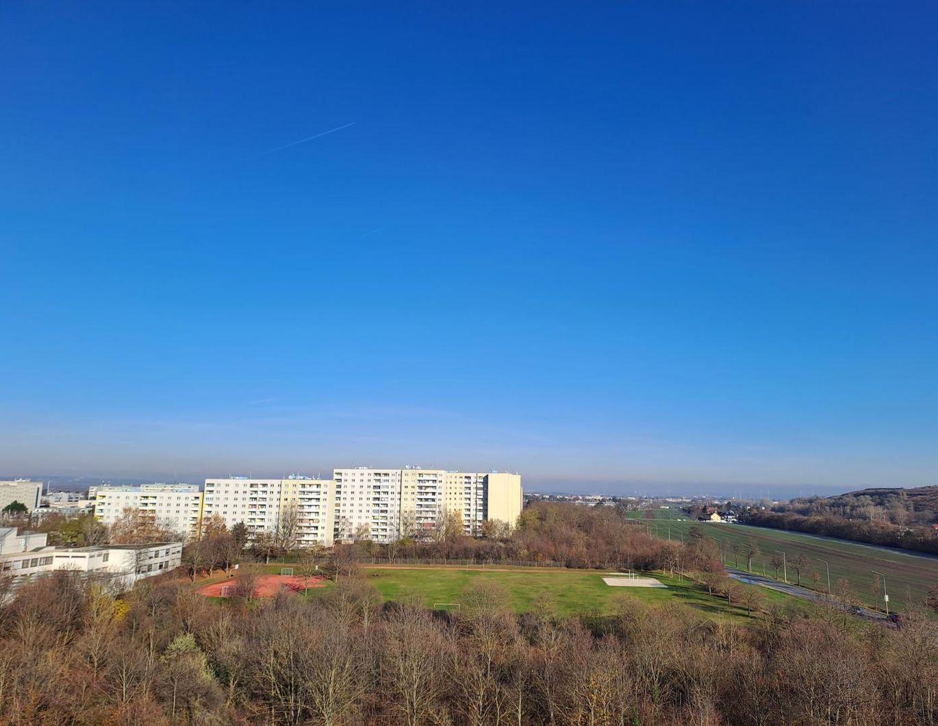 WEITBLICK, GEPFLEGT & SEHR GUT ANGEBUNDEN I 2 Zimmer inkl. Loggia und Nebenräume ca. 65m²