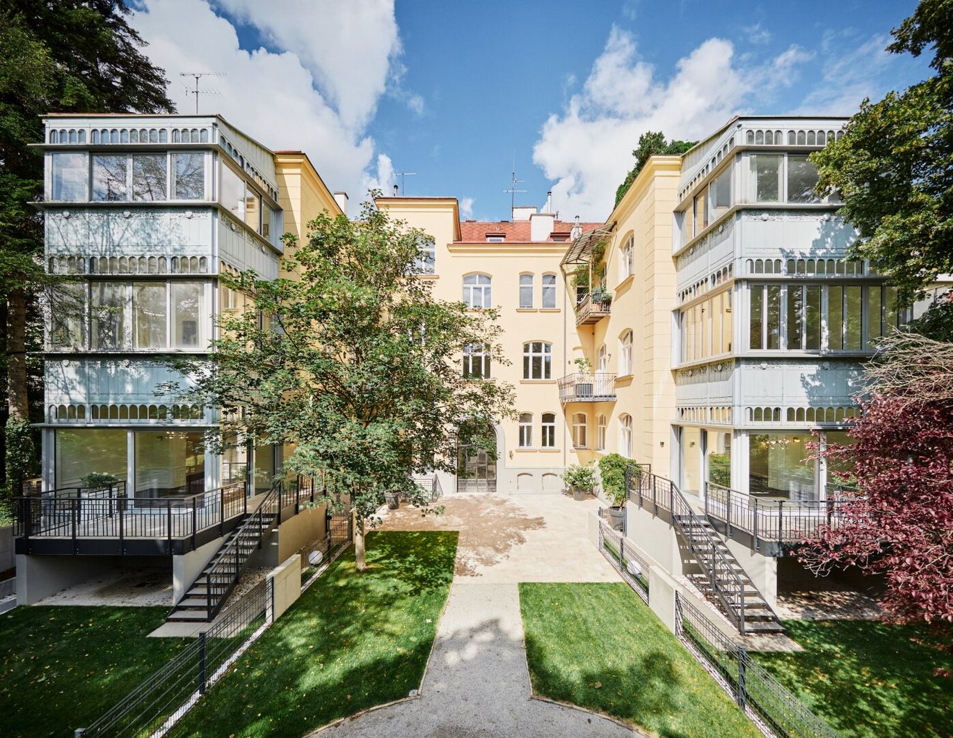 Herrschaftliches Wohnen am Schlosspark | Luxuriöses Altbaujuwel mit Gartenparadies | Privater Weinkeller