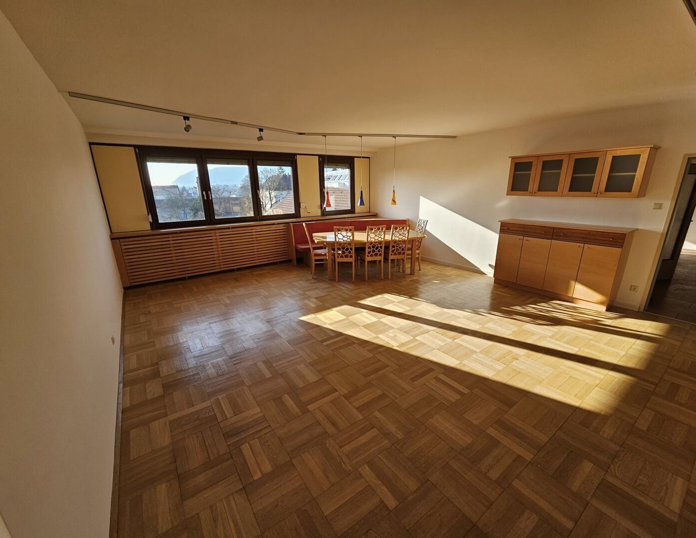 Großzügige 4-Zimmer-Wohnung mit traumhaftem Fernblick auf Stift Klosterneuburg, 3. Stock ohne Lift, Stellplatz