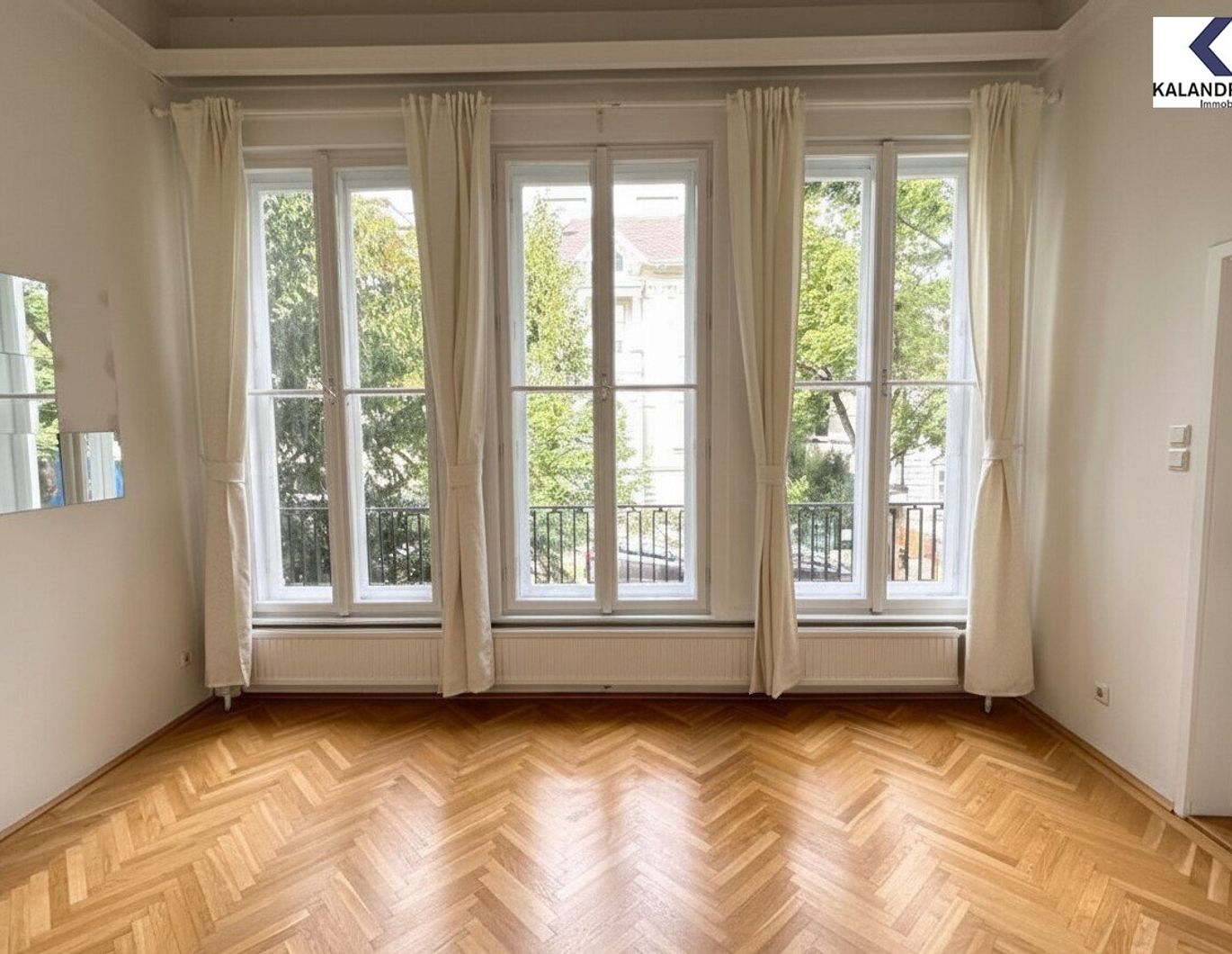 GROßZÜGIGE VILLENETAGE mit TERRASSEN // SPACIOUS CLASSIC STYLE APARTMENT with TERRACES