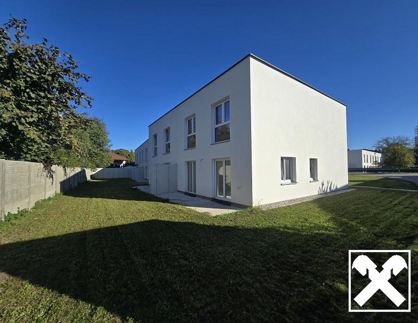 MODERN, MASSIV UND HOCHWERTIG VOM BAUMEISTER