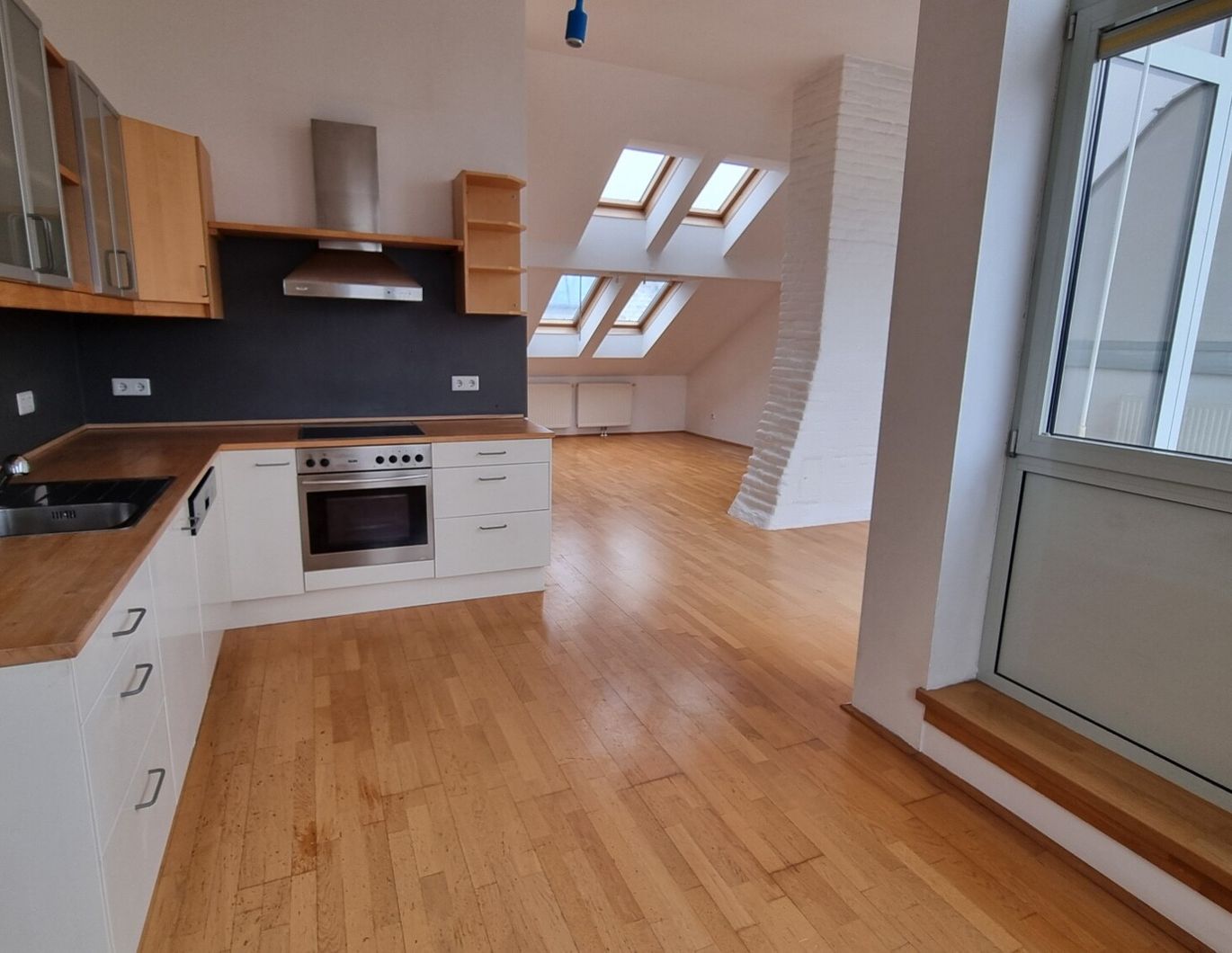 2 Zimmer Dachgeschoßwohnung mit Terrasse