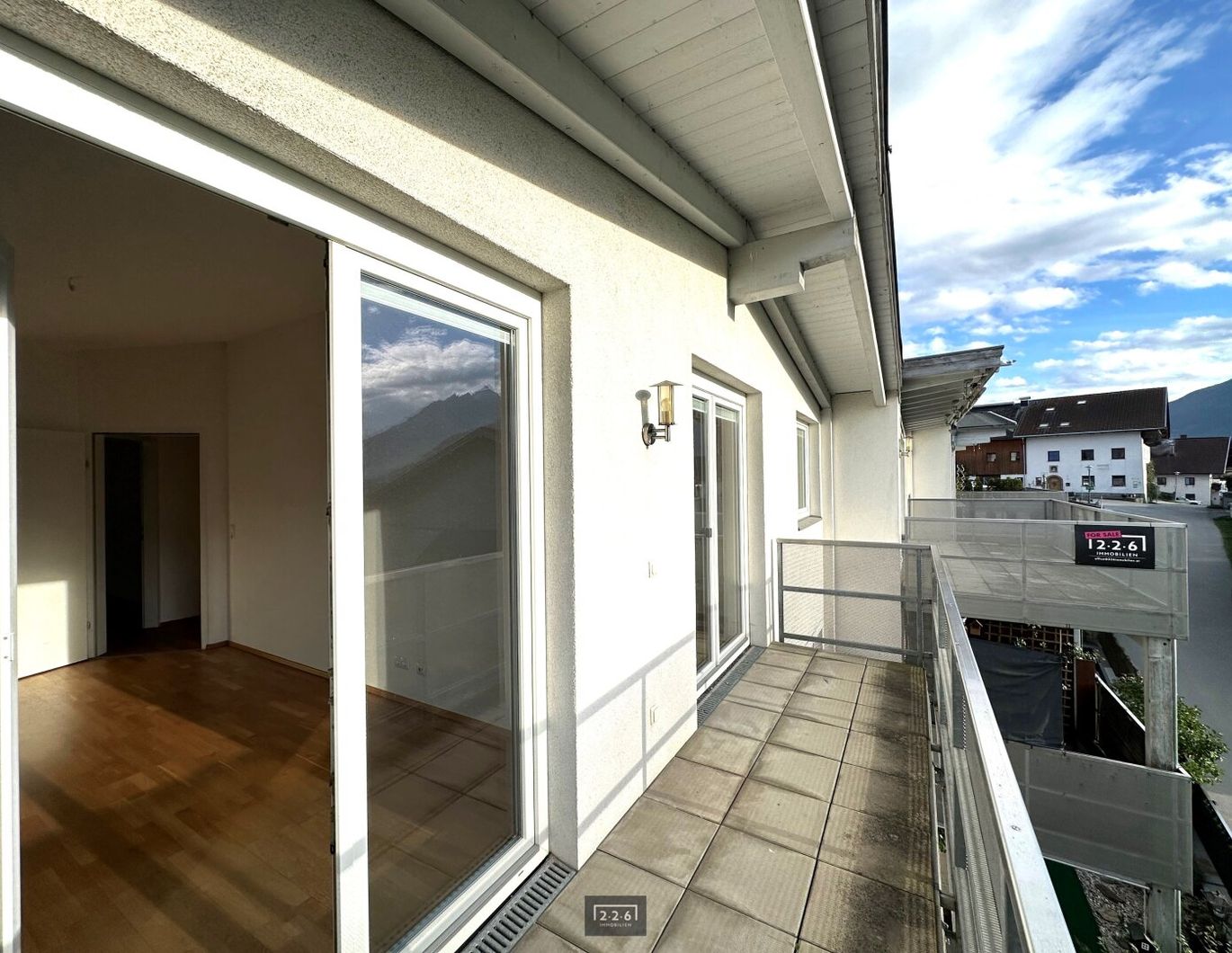 226 Immobilien | PREISREDUKTION 6 Zimmer-Dachgeschosswohnung + 3 Balkone / optional 2 TG-AP in Patsch