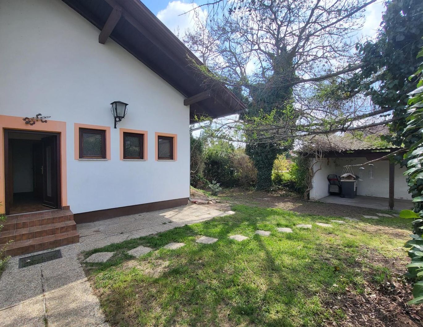 SOLIDER BUNGALOW MIT GUTER ANBINDUNG UND GROSSZÜGIGEM GARTEN IM SÜDEN VON WIENER NEUSTADT