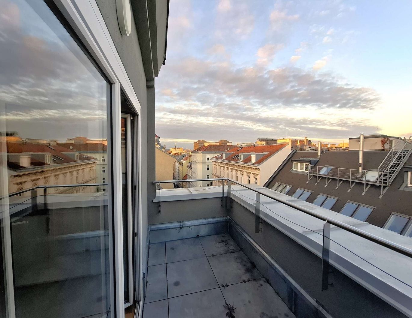 Bennoplatz: 5-Zimmer-Dachgeschosswohnung - VIDEO verfügbar!