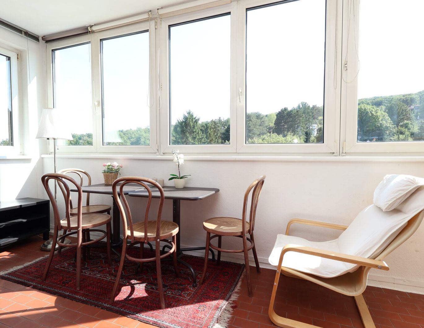 SONNIGE Zweizimmerwohnung mit Swimmingpool!