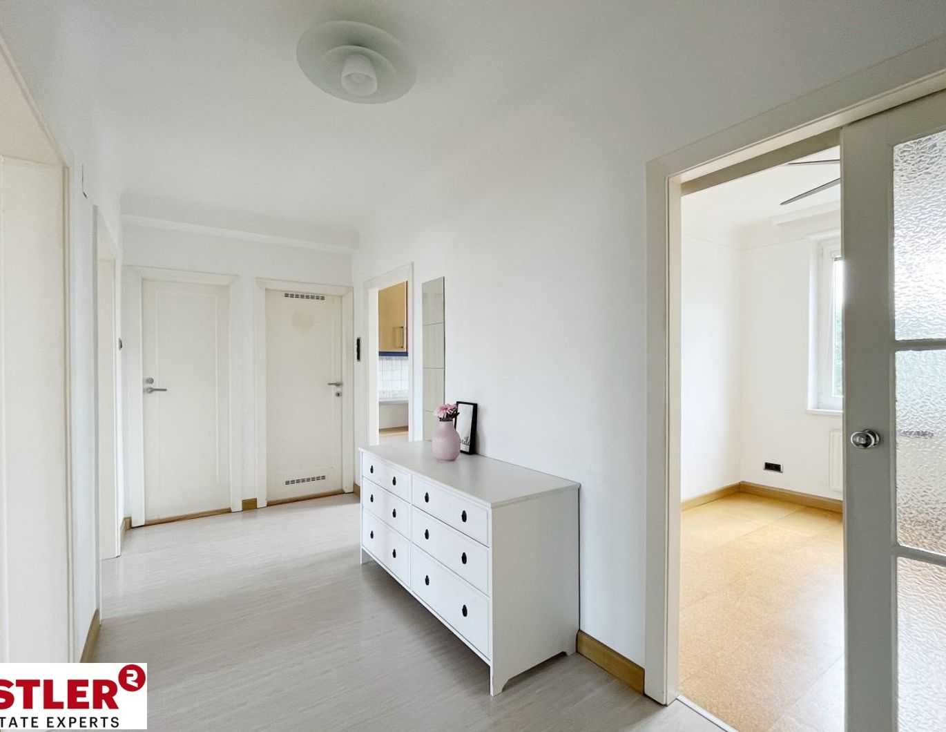 Tolle helle 3 Zimmerwohnung mitt Stellplatz!