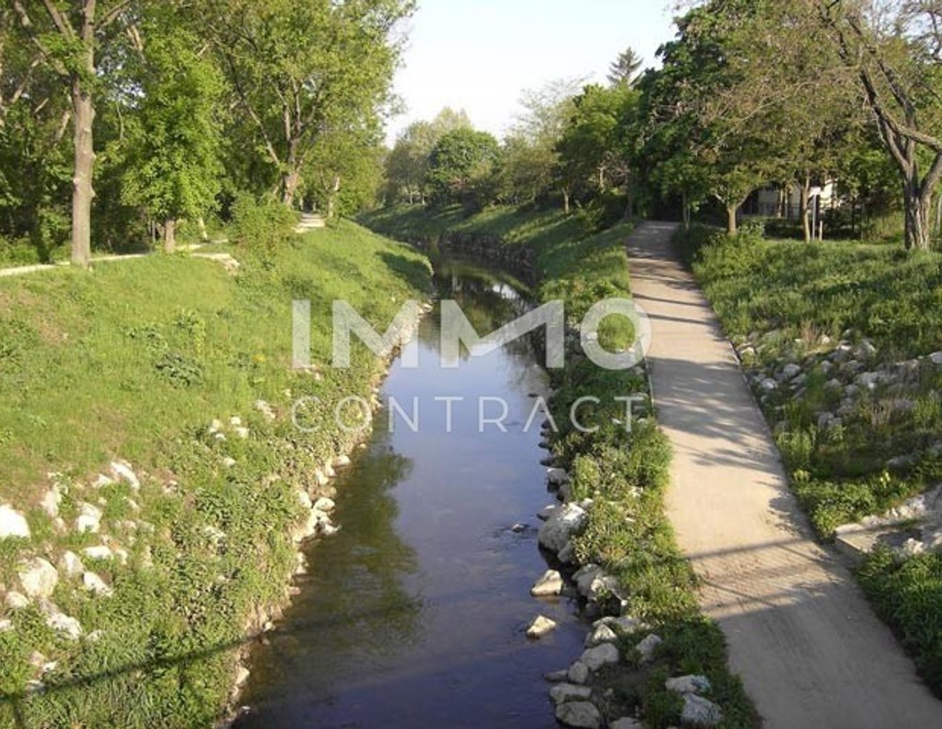 Leben in einer historischen Kleinbahnfabrik mit 3m Raumhöhen - zwischen Rosenhügel und Liesingbach