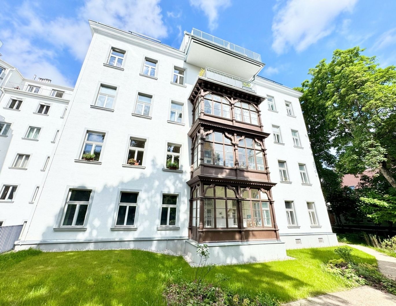 RARITÄT | TOPLAGE NÄHE KUTSCHKERMARKT | ZWEI EXKLUSIVE DACHGESCHOSSWOHNUNGEN | KOMPLETTER HINTERTRAKT
