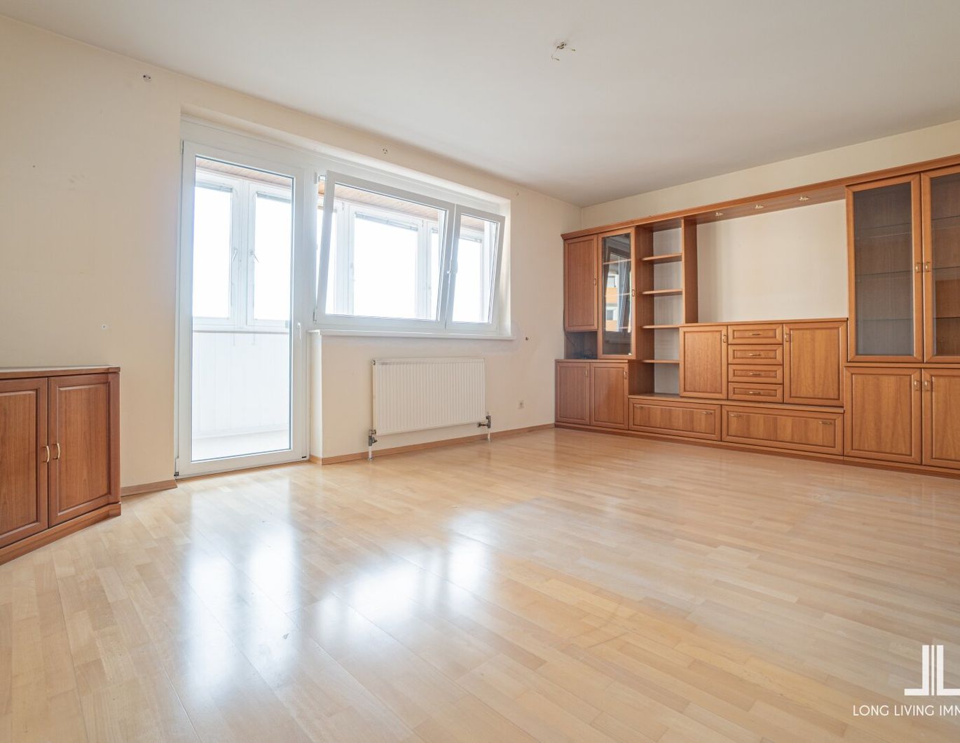 Lichtdurchflutete Wohnung im 7. Stock mit Loggia - Nähe AVL