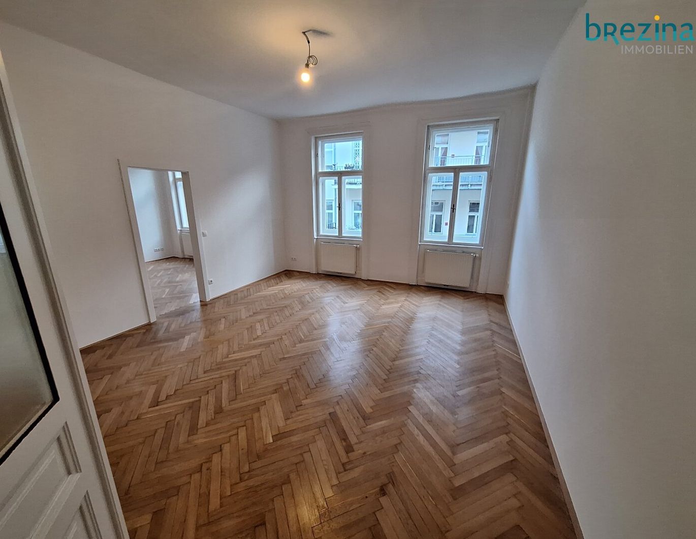 sehr zentral und ruhig gelegen mit Balkon - Stilaltbau Weyringergasse - unbefristet