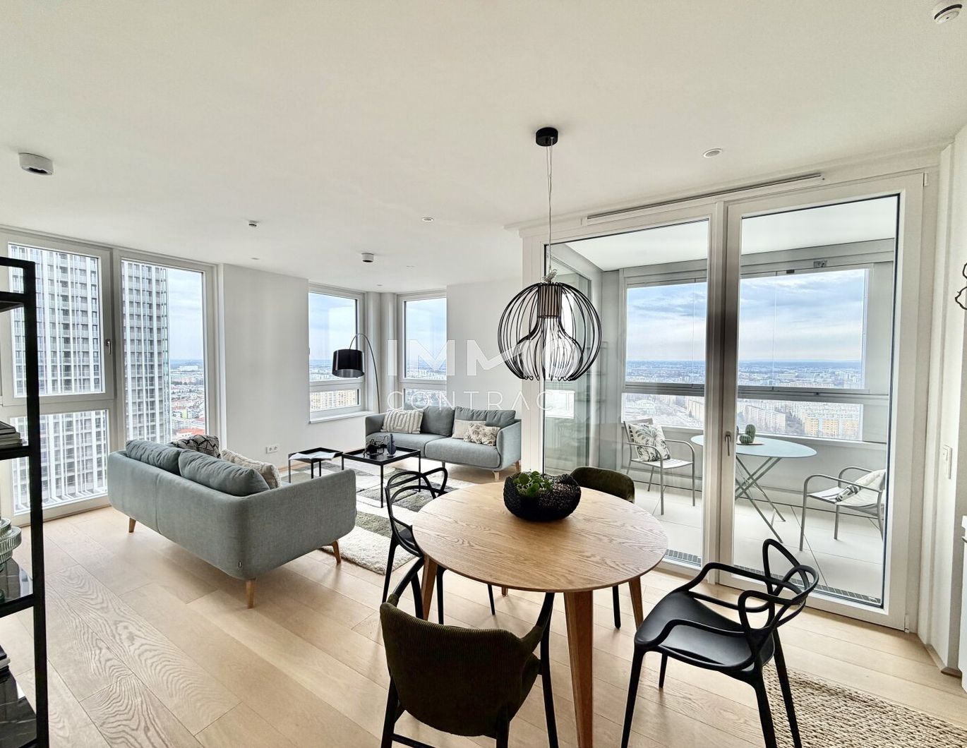 29. Etage: Skyline-Feeling inklusive Pool: Ihre neue 3-Zimmer-Oase