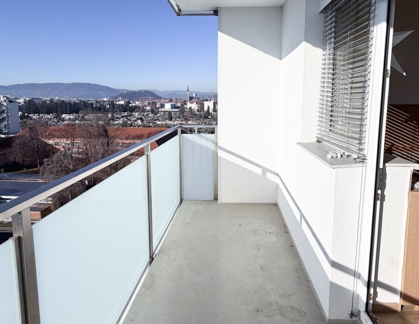 Lichtdurchflutete 3-Zimmer-Wohnung mit atemberaubendem Ausblick an der Grenze zwischen St.Leonhard und St. Peter Graz