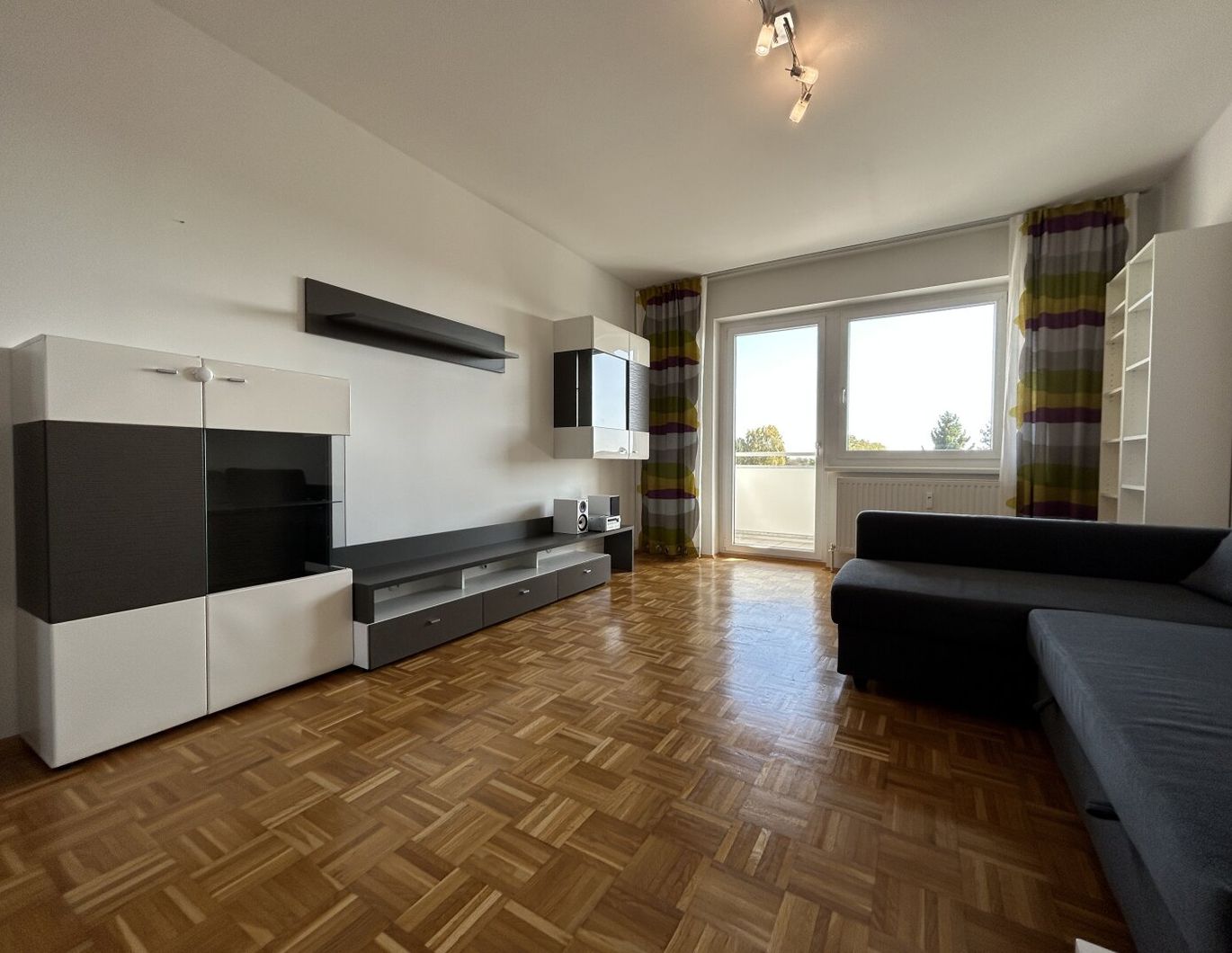 Miete !! Pasching - Tolle Wohnung mit Loggia !!