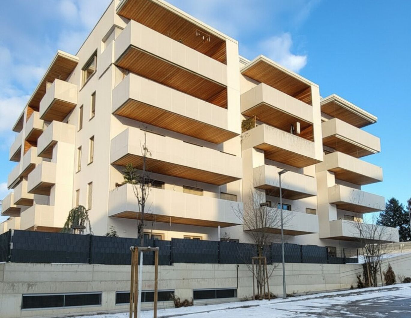 RIESIGE DACHTERRASSE + HOCHWERTIGE AUSSTATTUNG + SÜD/WEST Ausrichtung + Tiefgarage! Nur 7 Min. von Graz entfernt!