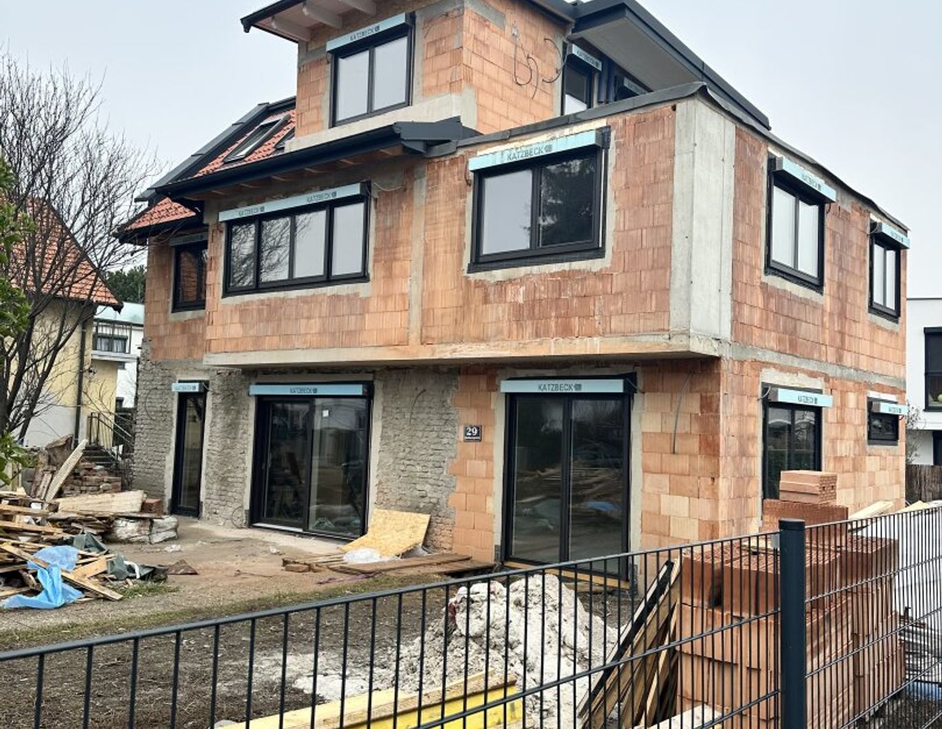 Luxuriöse Maisonette in 1210 Wien: Erstbezug mit Garten, Balkon und Kamin!