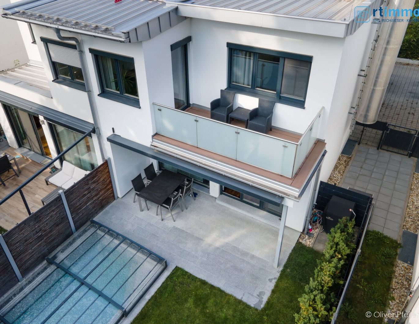 IHR SOMMERREFUGIUM:- EDLES REIHENHAUS MIT POOL UND STELLPLATZ in ruhiger LAGE