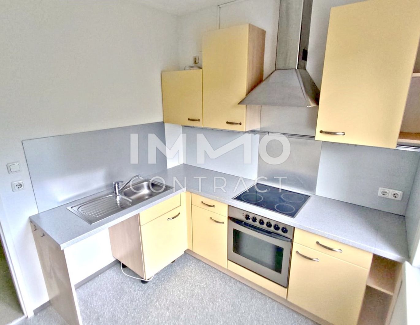 Sehr gut geschnittene Zweizimmer-Wohnung mit Balkon - Zentrale, ruhige Lage