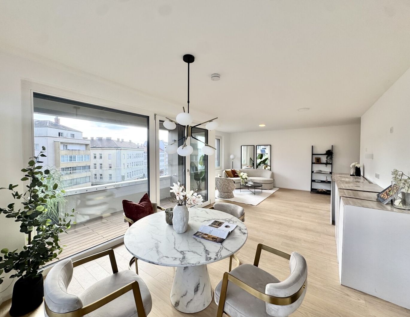 Provisionsfrei direkt am Hauptbahnhof: jetzt fertig! Große Zweizimmer-Wohnung