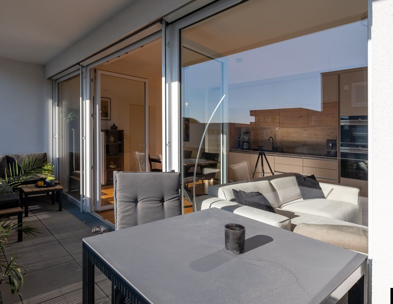 LINZ: Neuwertig & lichtdurchflutet mit Balkon und Tiefgarage