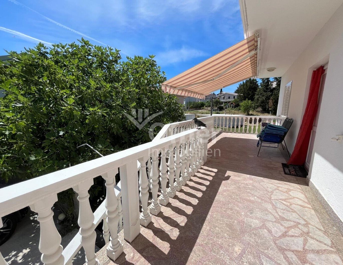 Haus mit 2 Wohnungen, Gornji Karin, 348 m² Grundstück