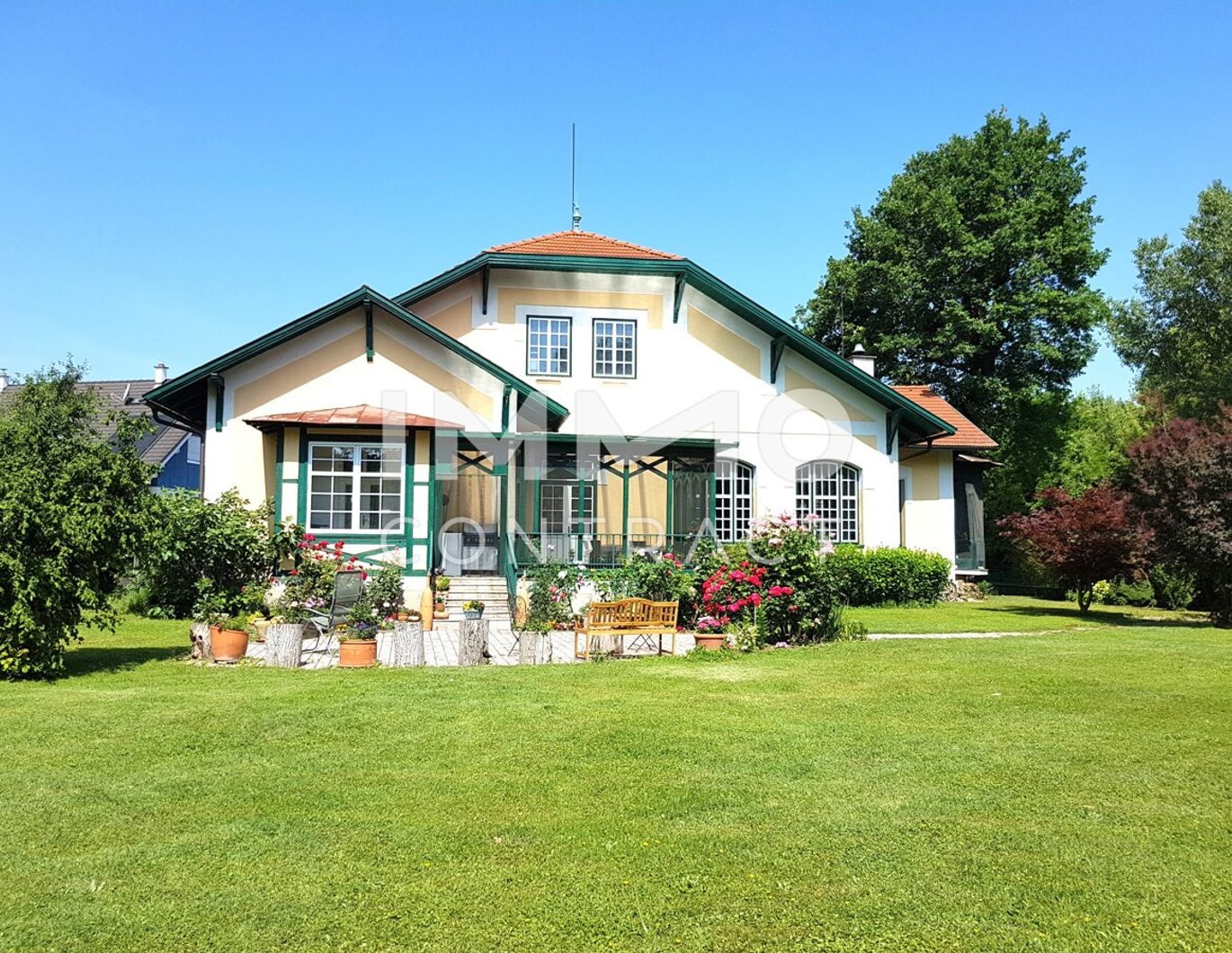 Französisches Jagd-Chalet - nur 30 Minuten von Wien: 2.480 m² Grundstück in unverbaubarer Ruhelage