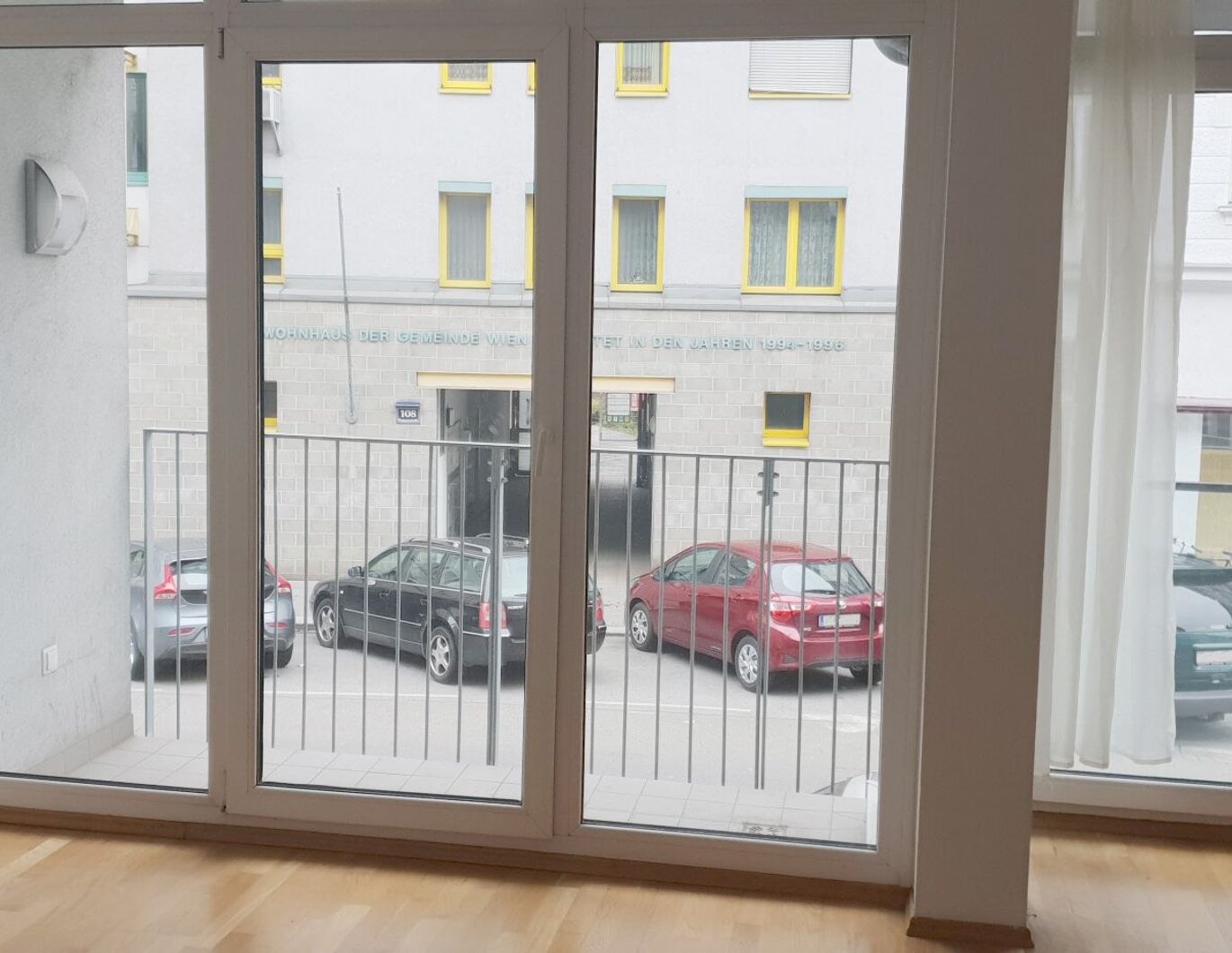 Helle 1-Zimmerwohnung mit Loggia in ruhiger Lage (Mietbeginn 01.04.2026)