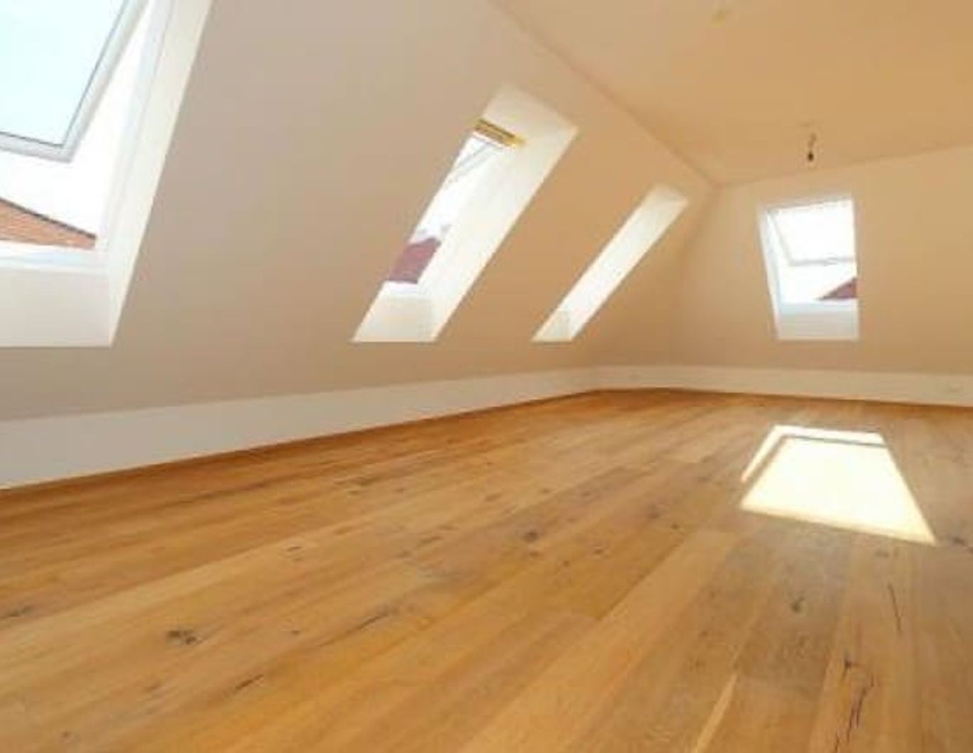 Dachgeschoß-Wohntraum mit Terrasse für Familie oder WG