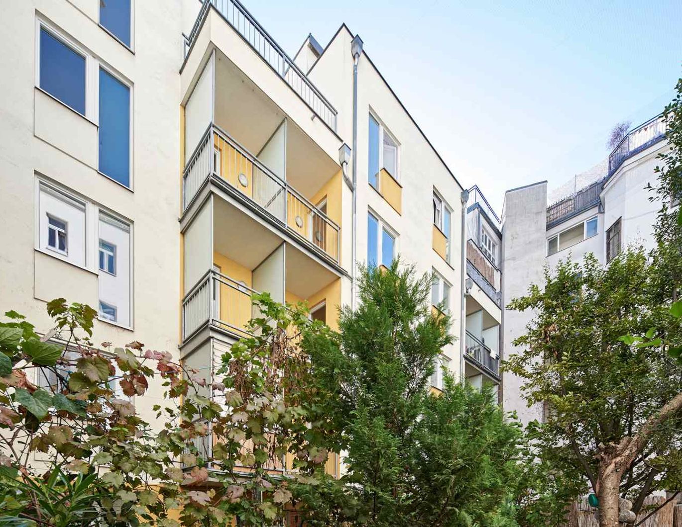 Unbefristet vermietete, moderne Altbaugarconniere in der Hollergasse