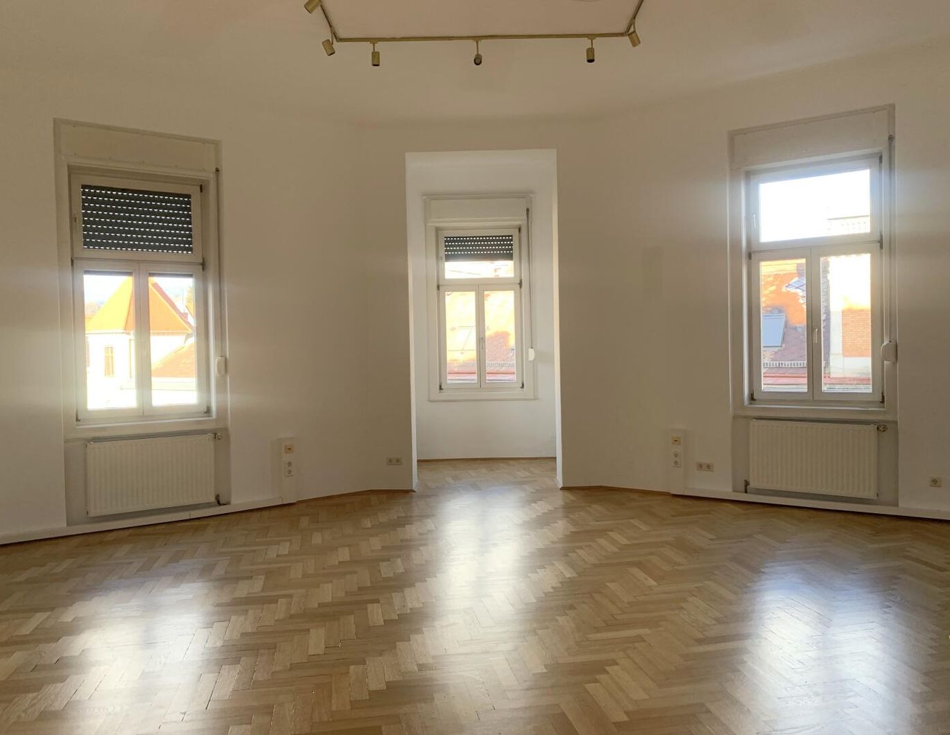 GroßzügigerTop-Altbau nächst Geidorfplatz mit Parkplätzen