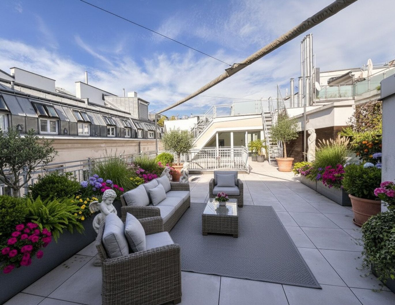 Klimatisierte 5-Zimmerwohnung mit 72 m² Terrasse am Kohlmarkt / Air conditioned 5-room flat with 72 m² terrace on Kohlmarkt