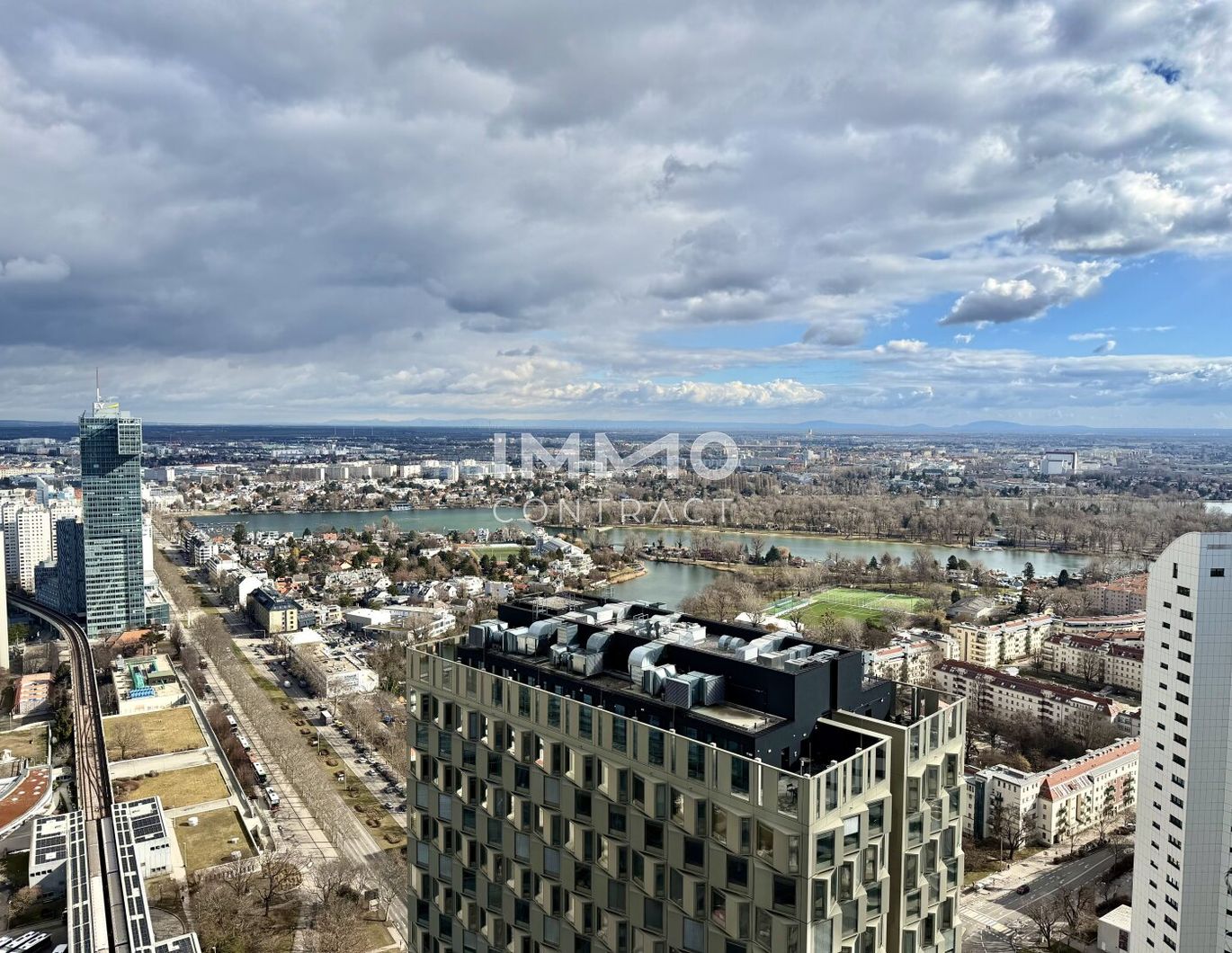 DC2: 41. Etage: Ihr privater Logenplatz über der Donau