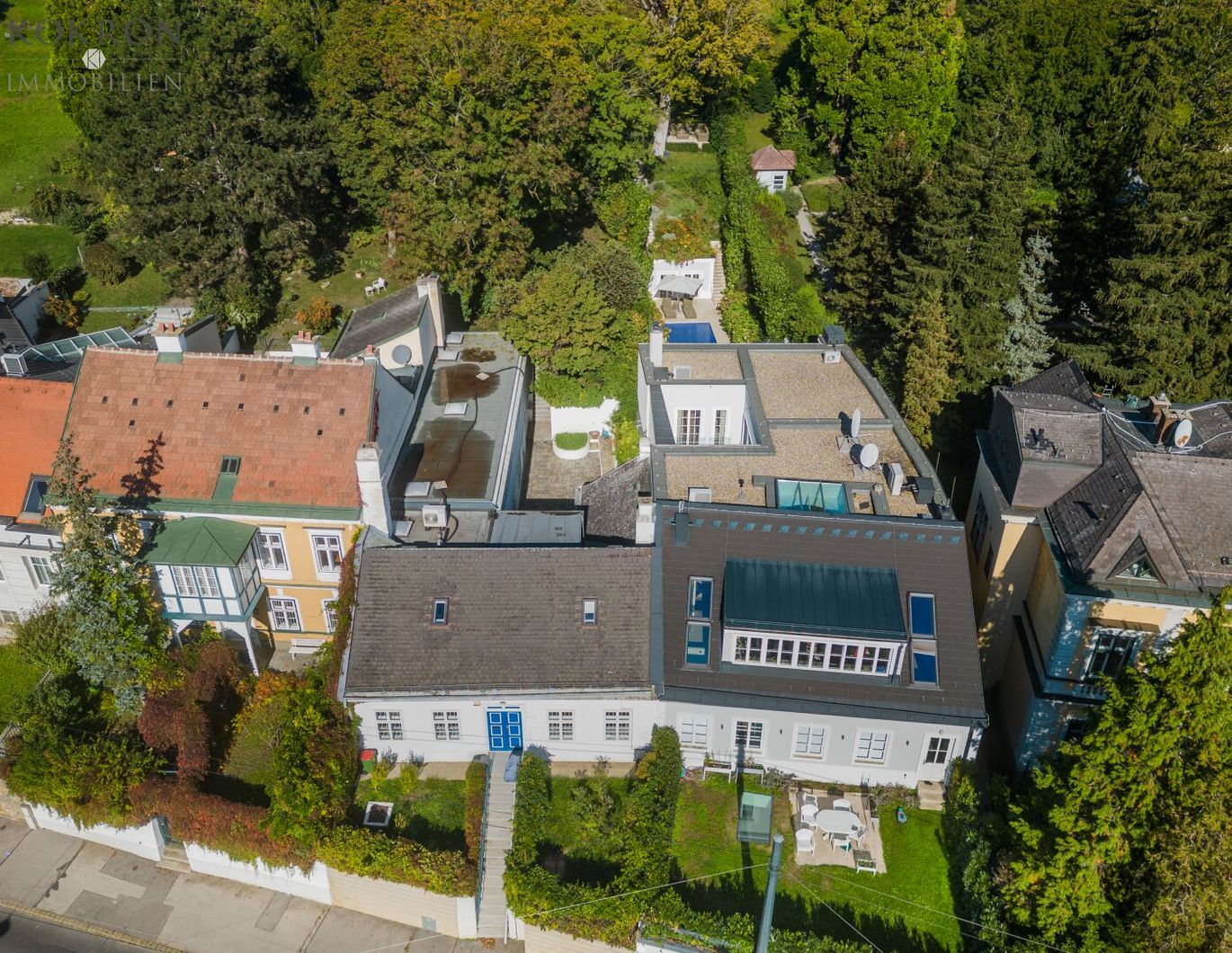 Gepflegtes Stadthaus in Toplage mit Atrium Innenhof - Garten mit Altbaumbestand und Terrassenflächen!