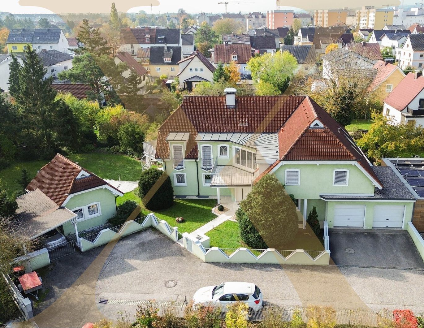Exklusive Stadtvilla mit vielfältigen Möglichkeiten - Wohnen und Arbeiten im Zweifamilienhaus nähe KH Wels - zu verkaufen!