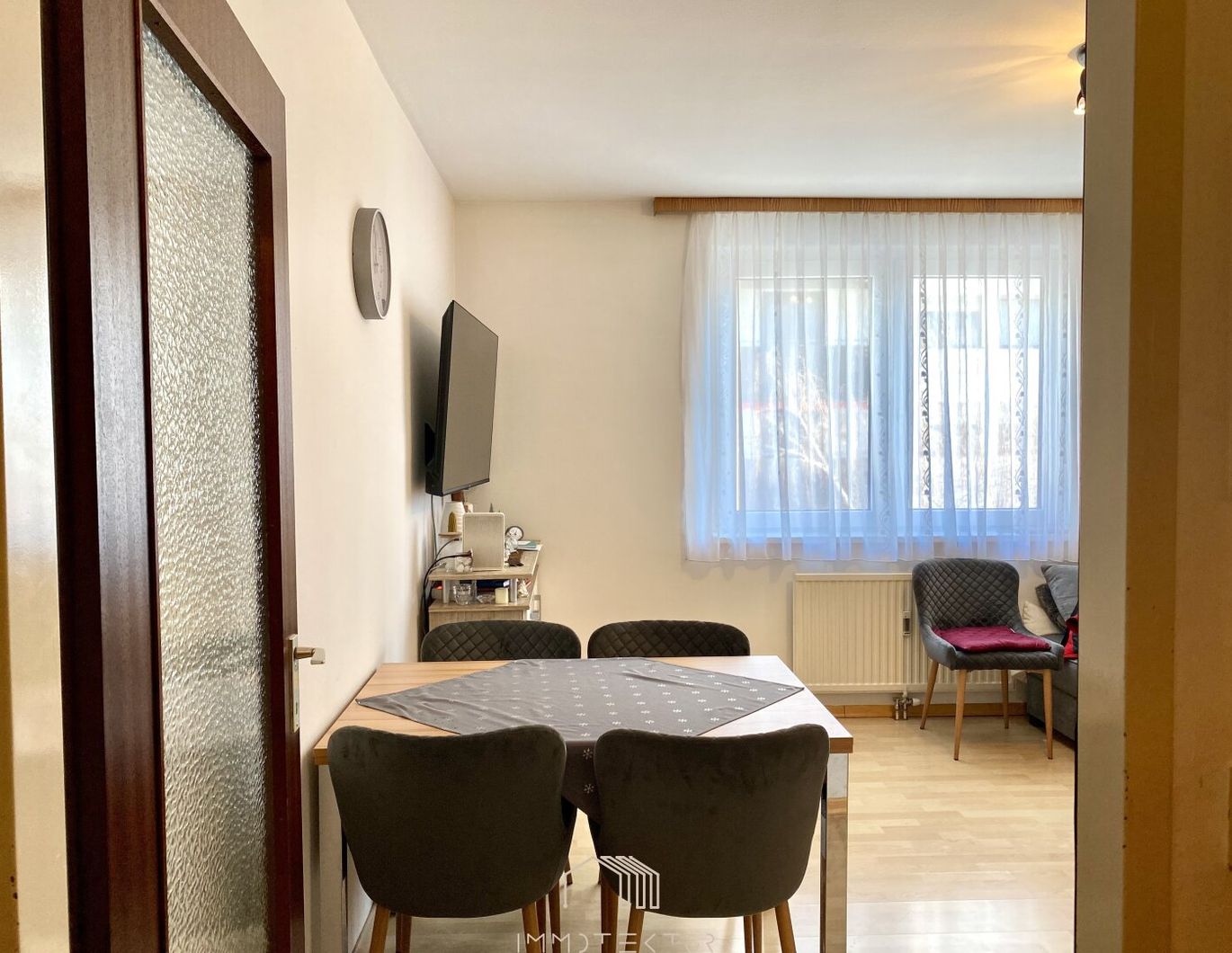 Nähe Center West: Sonnige 2-Zimmer-Wohnung inklusive Parkplatz mit sehr guter Anbindung!