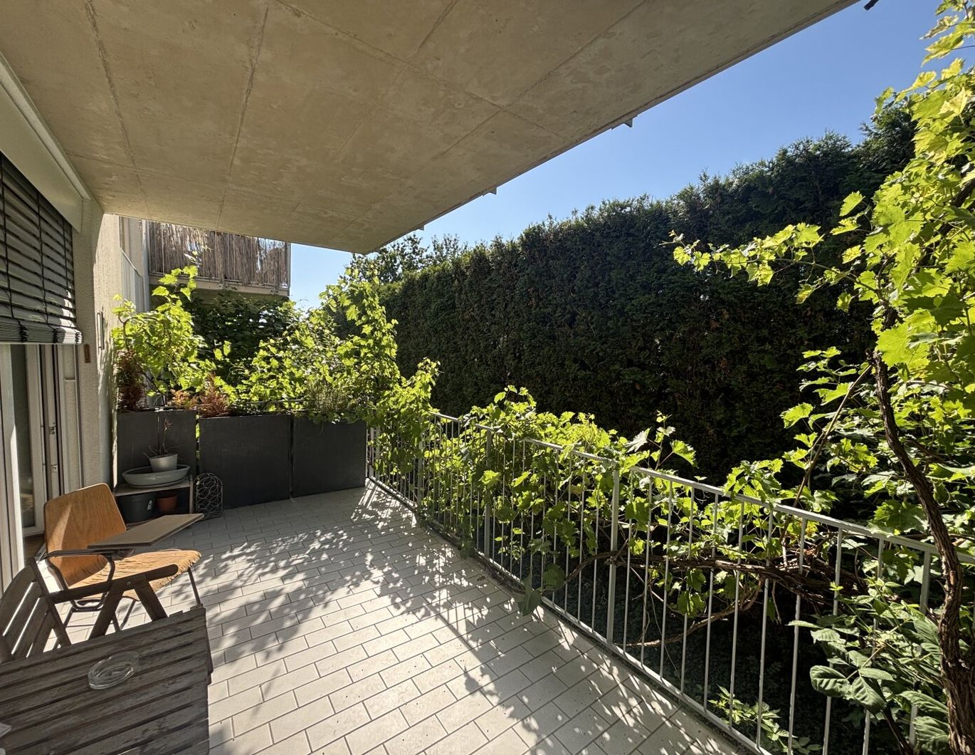 *TRAUM Balkon/Garten 2 Zimmer Wohnung * voll möbliert!* inkl. TG Platz