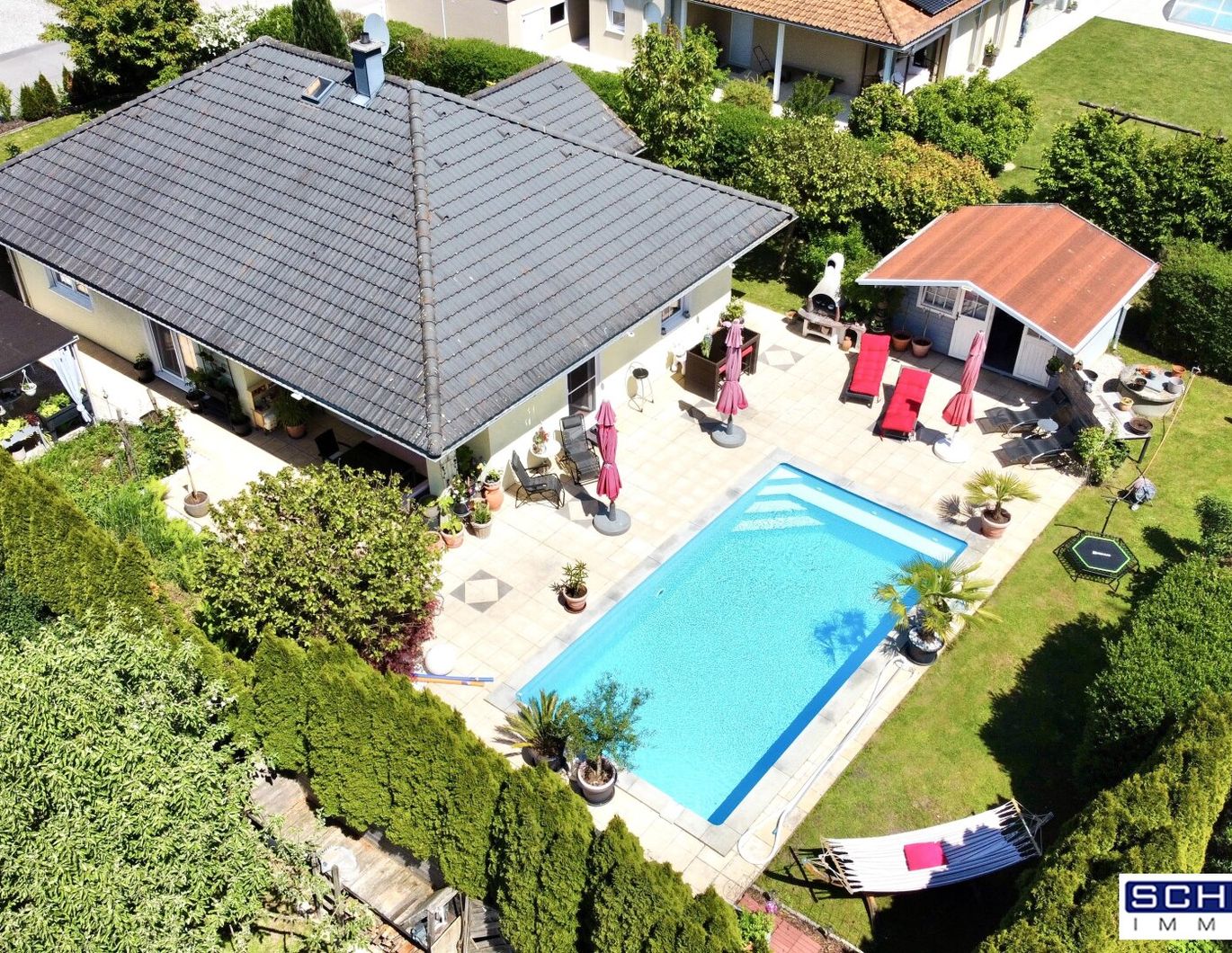 Wohlfühl-Bungalow mit Pool in idyllischer Lage