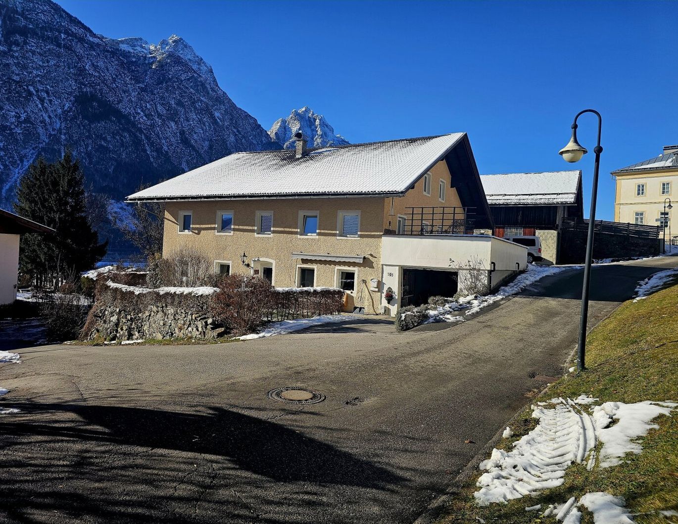 Gepflegtes Landhaus mit insgesamt 5 Wohnungen
